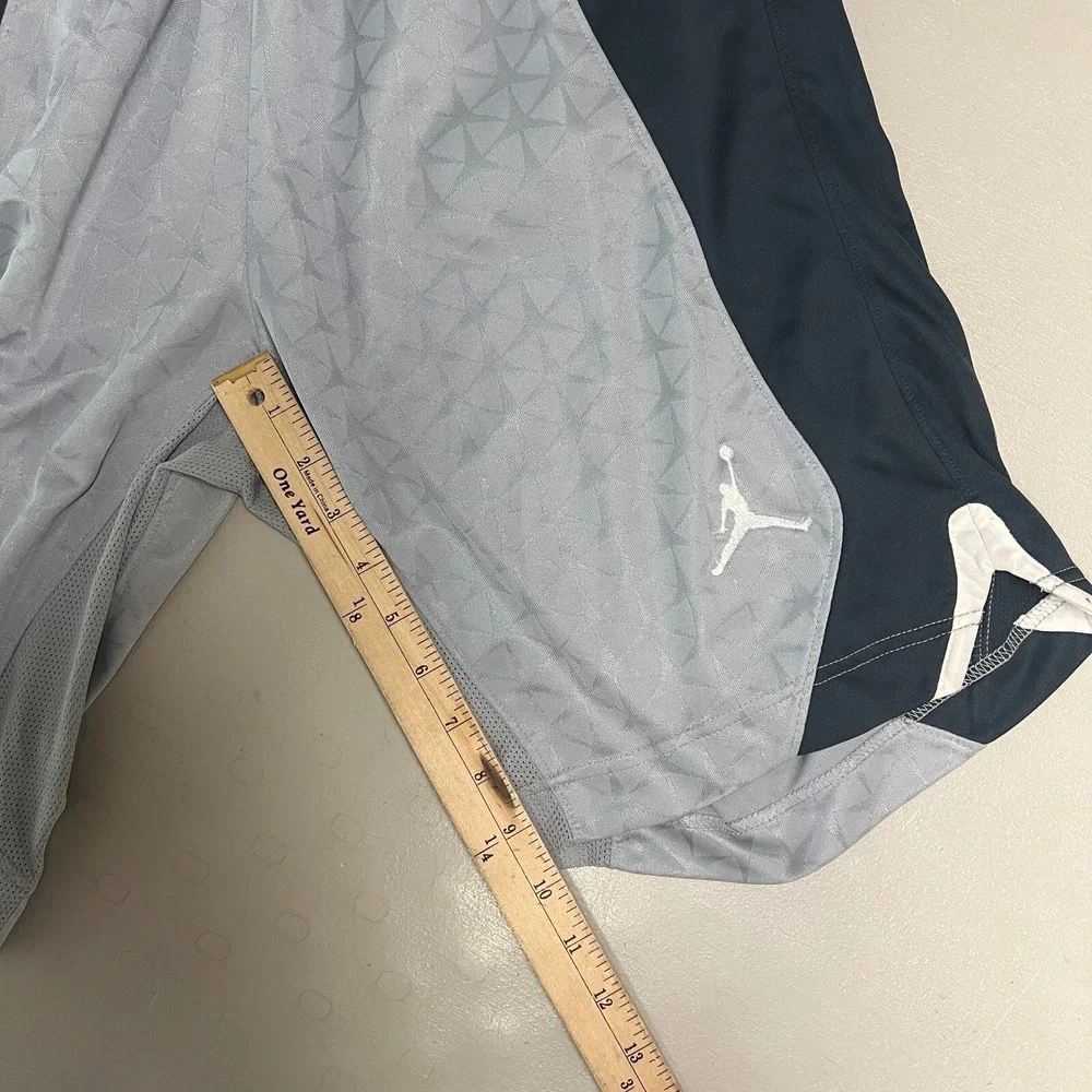 Nike Air Jordan Basketball Shorts Mens Small‎ Gray Black Dri Fit All Over Print